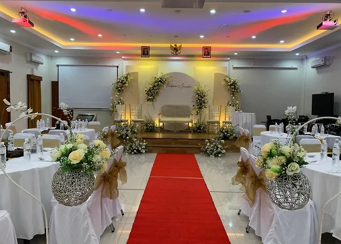 The Banyumas Hotel 4*